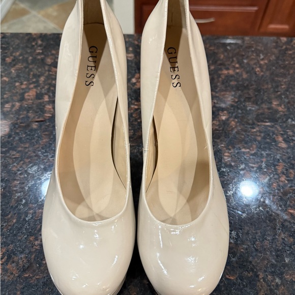 Guess Beige Patent Leather Pumps - Picture 1 of 6